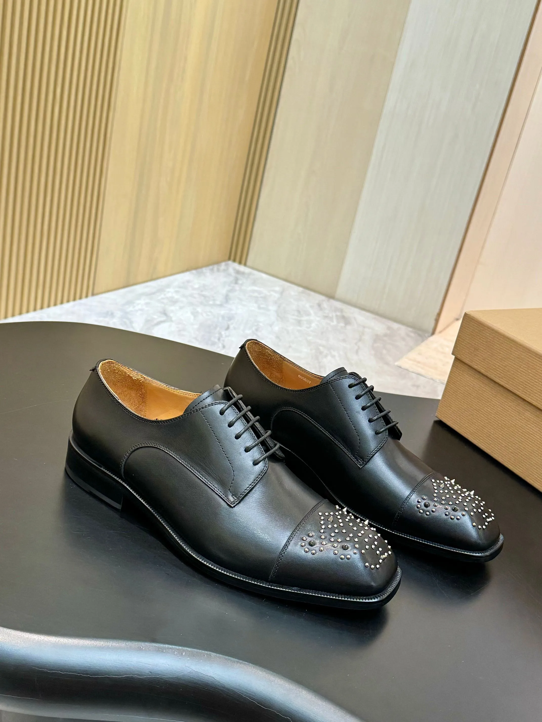 [CL red sole shoes] Top P: 1020💰 Size 39-44 (⚠️38.45.46.47 custom-made, non-returnable and non-exchangeable) 🆑High-end men's business formal leather shoes, original authentic top quality goods ••✅💯 Top original order purchasing agent! Original imported patterned cowhide ➕Imported cowhide lining ➕Cowhide feet ➕Original leather outsole~🉑️Feel free to compare the authentic ones!
